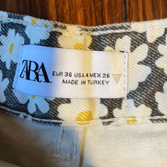 Zara Flower Print Shorts - Picture 3 of 3